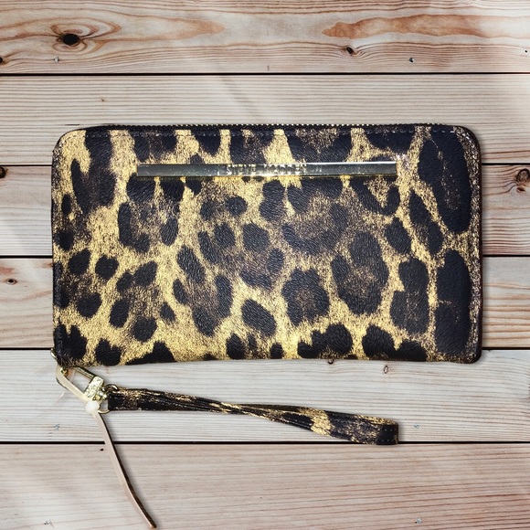 Steve Madden Accessories - Steve Madden | Animal Print Clutch NWOT